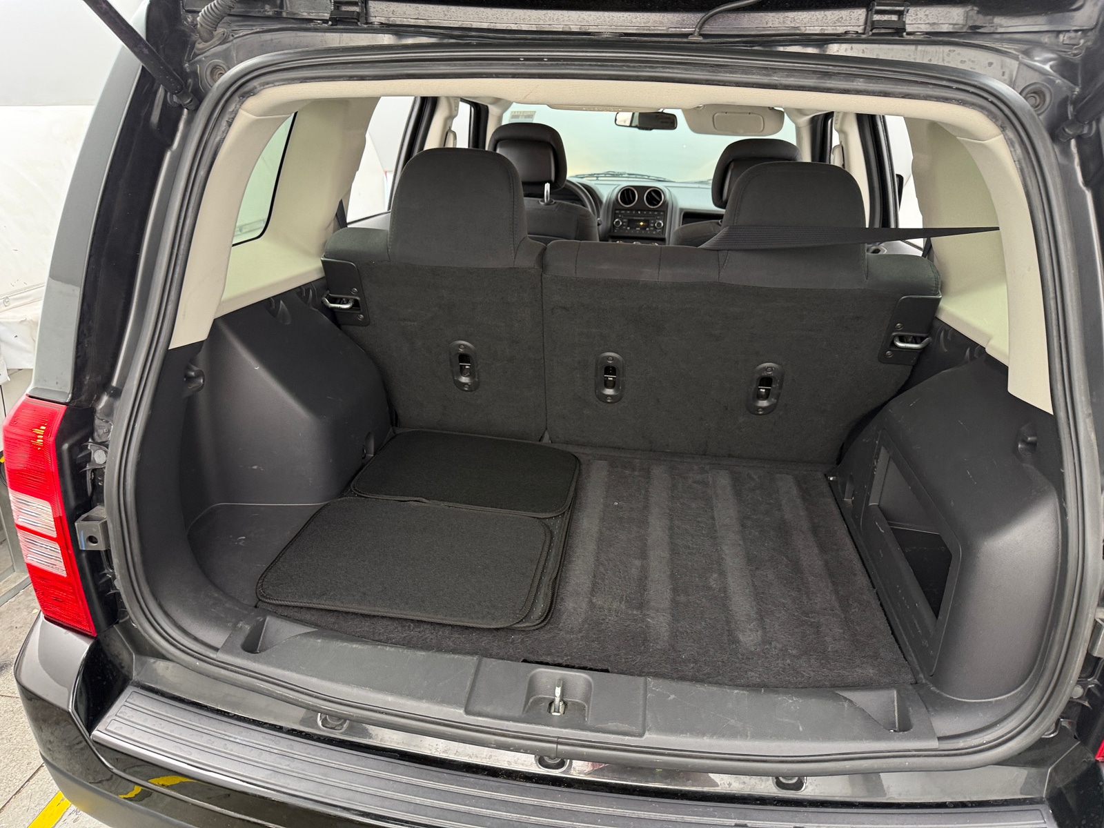 Thumbnail: 2014 Jeep Patriot - 7