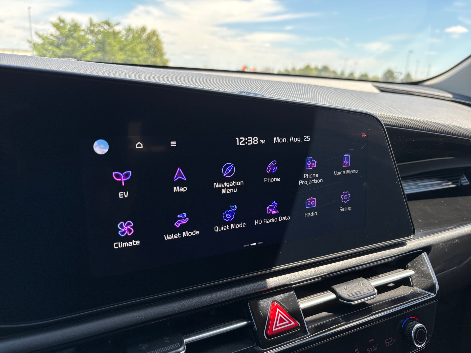 Thumbnail: 2023 Kia Niro - 4