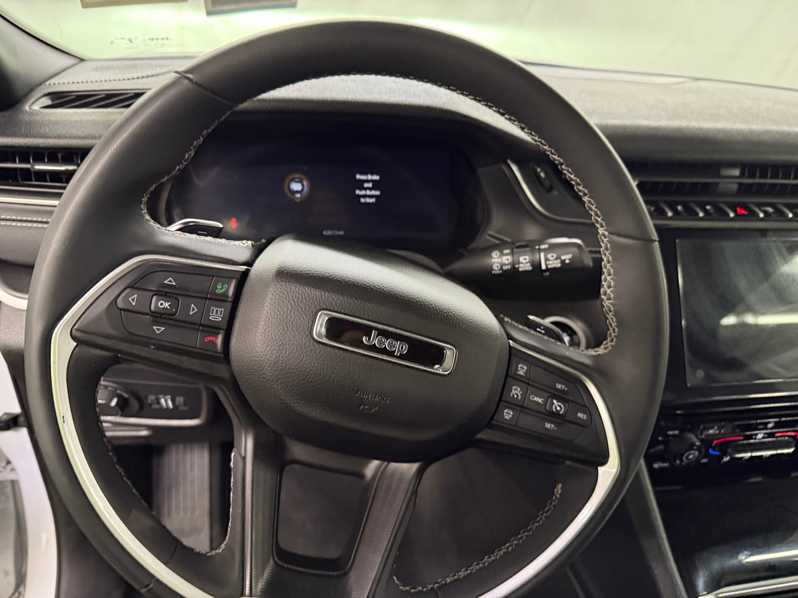 Thumbnail: 2024 Jeep Grand Cherokee L - 4
