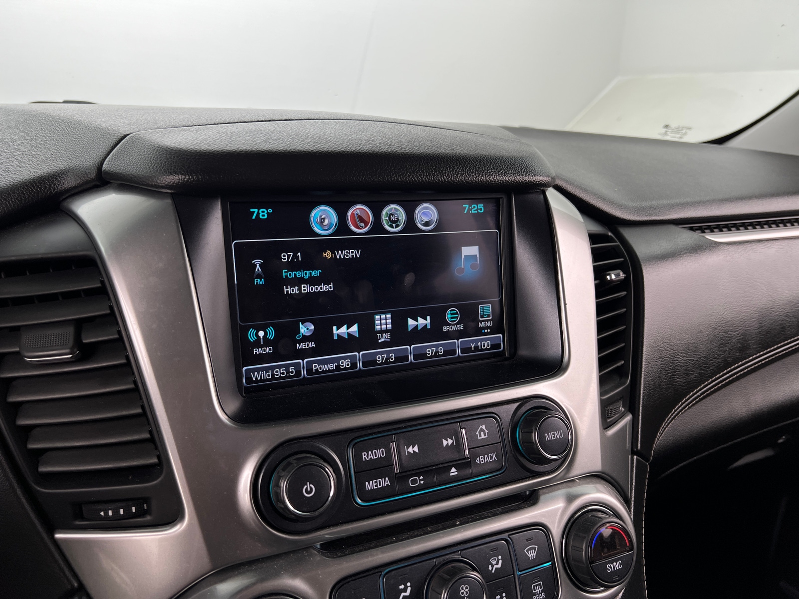 Thumbnail: 2017 Chevrolet Tahoe - 4