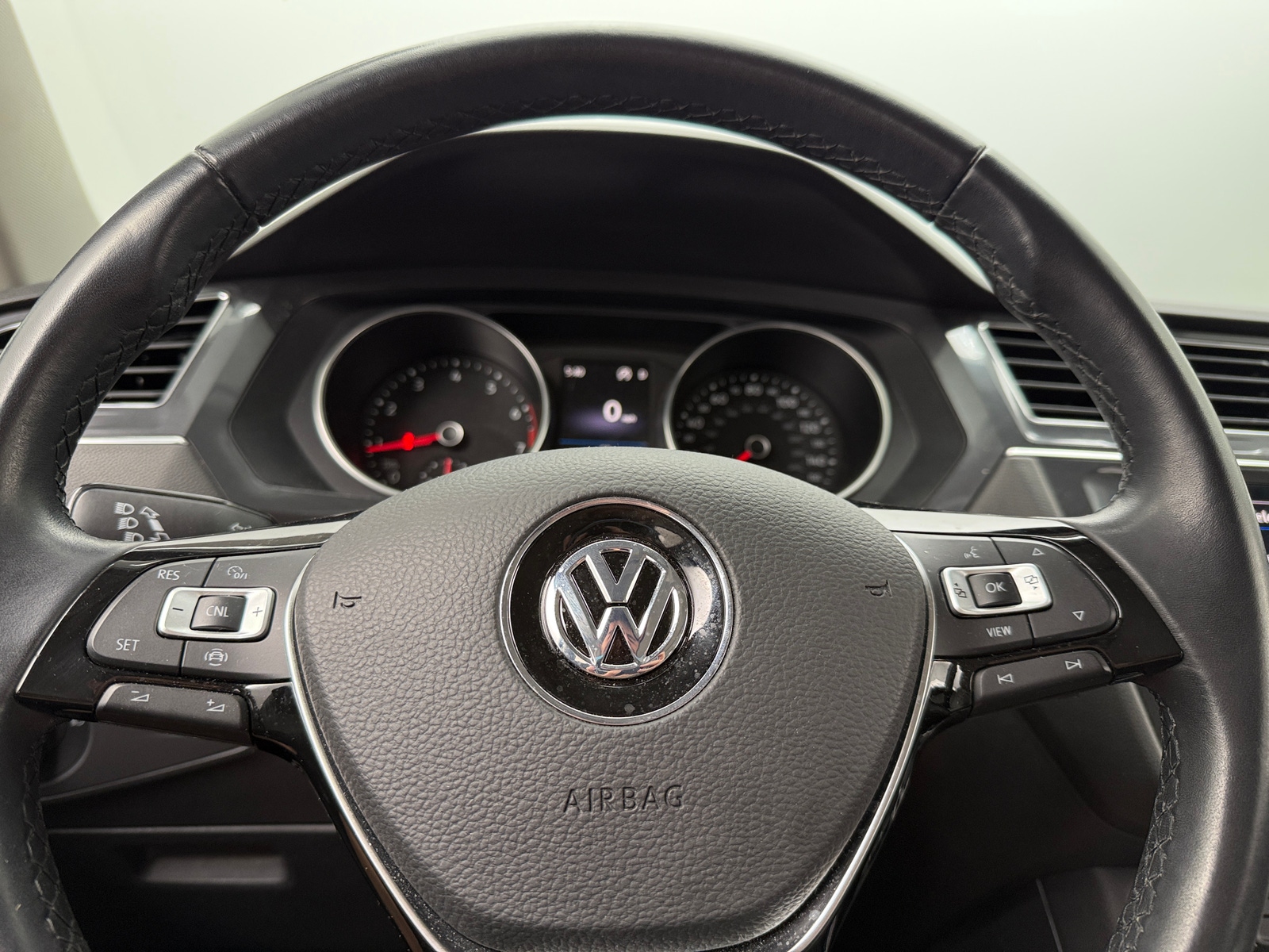 Thumbnail: 2019 Volkswagen Tiguan - 4