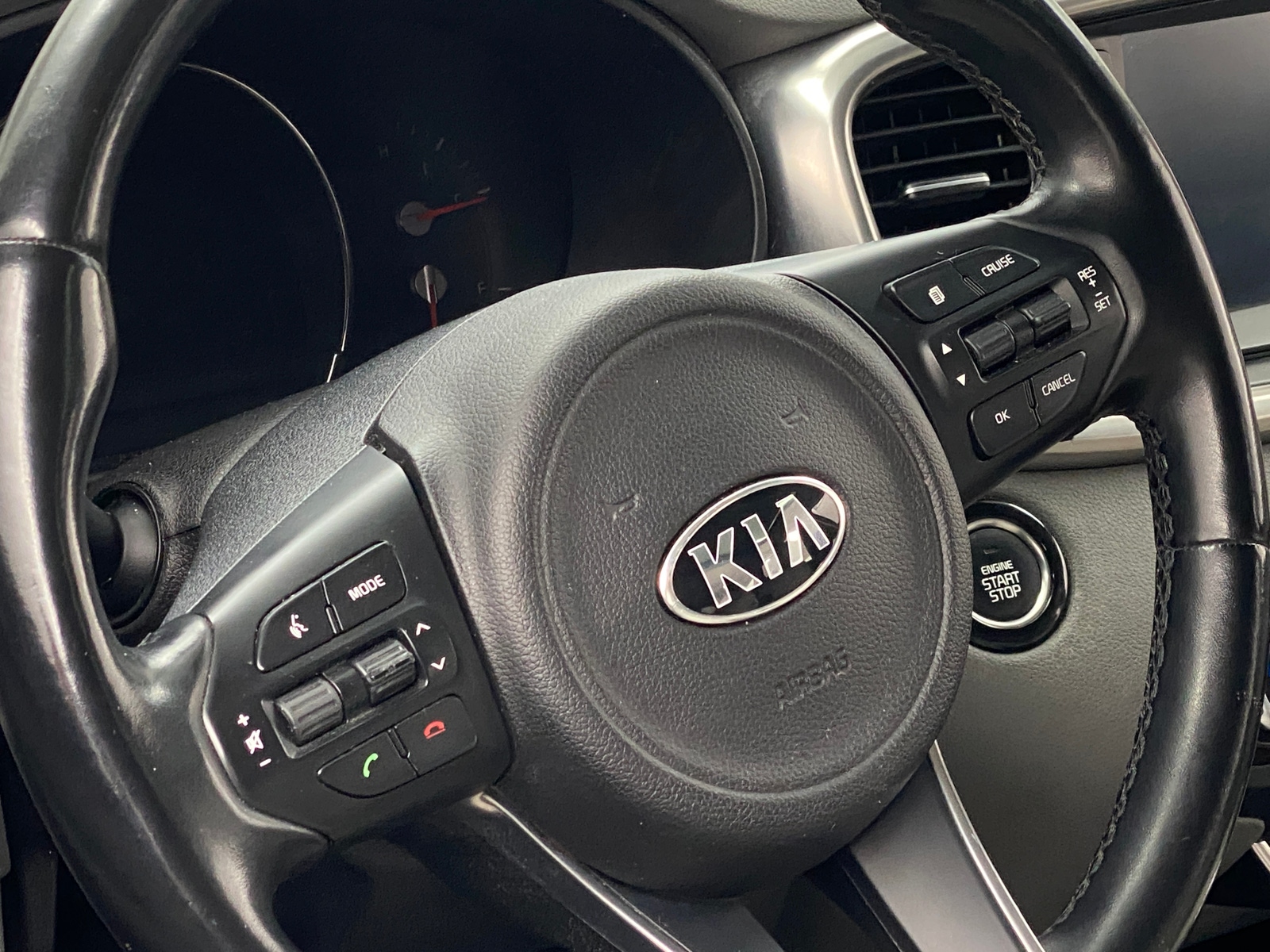 Thumbnail: 2016 Kia Sorento - 4