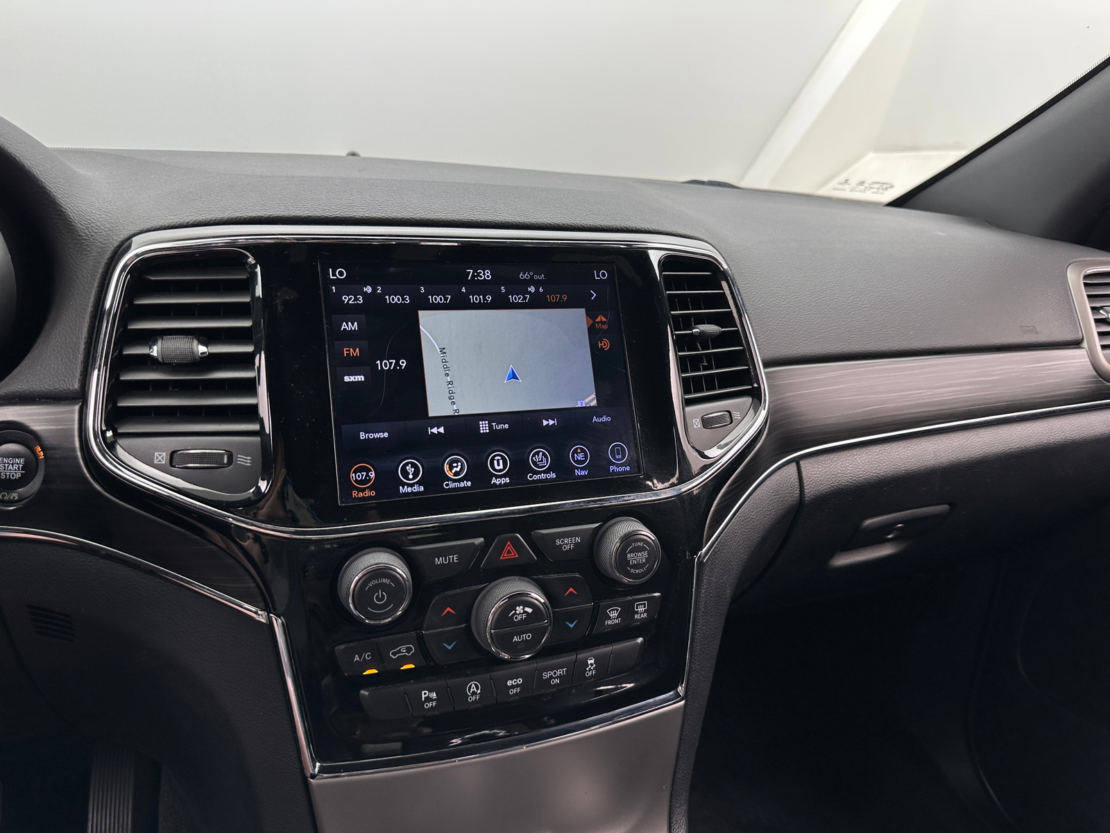 Thumbnail: 2019 Jeep Grand Cherokee - 3