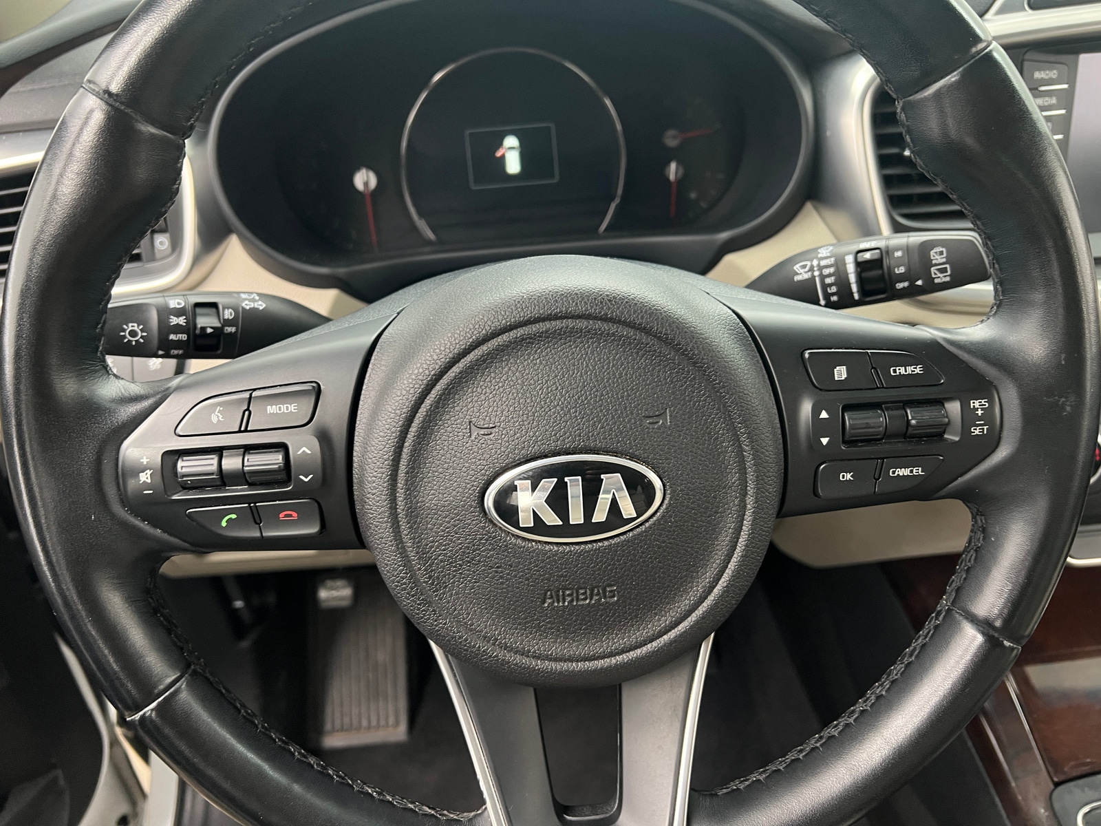 Thumbnail: 2016 Kia Sorento - 4