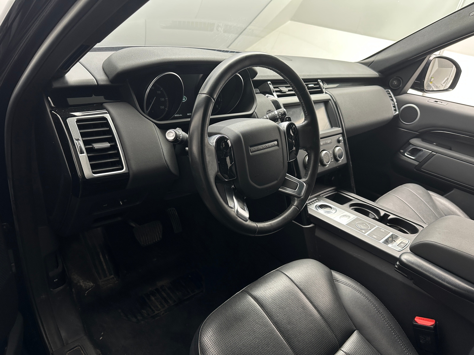 Thumbnail: 2019 Land Rover Discovery - 2