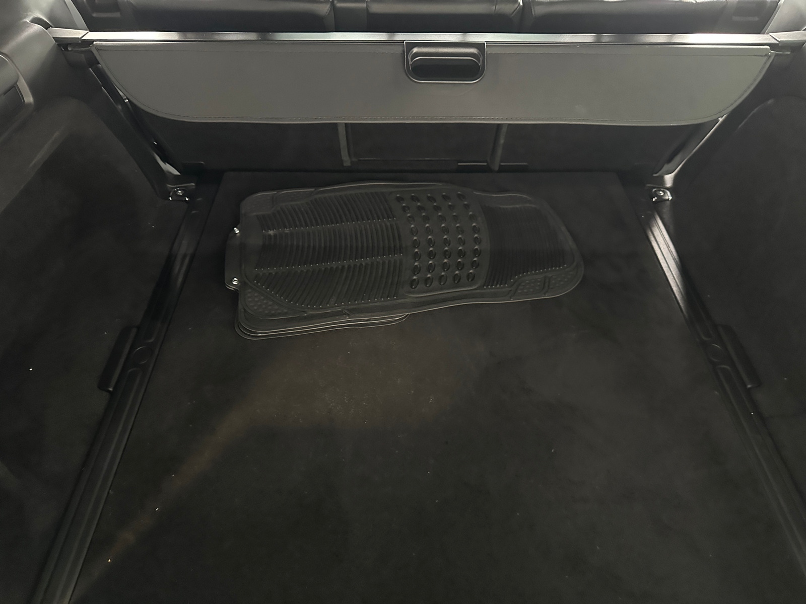 Thumbnail: 2019 Land Rover Discovery - 6