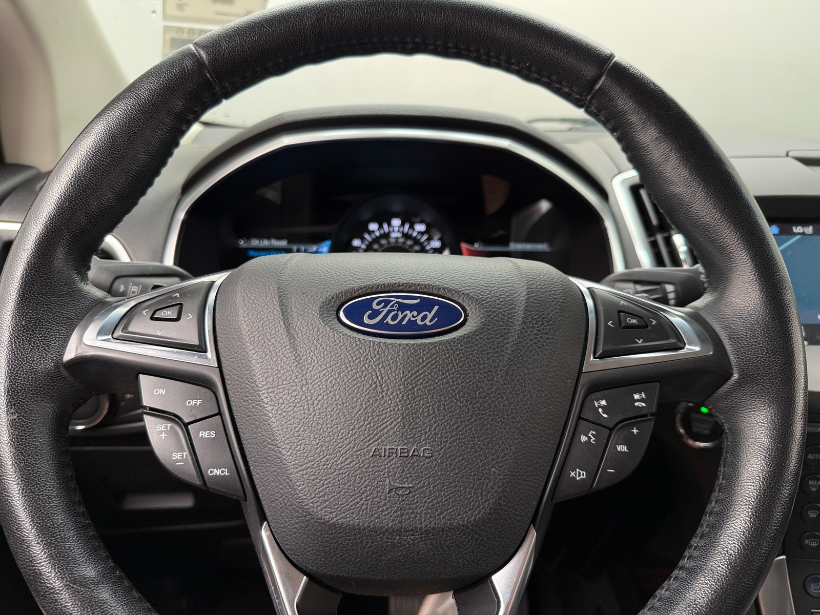 Thumbnail: 2017 Ford Edge - 4
