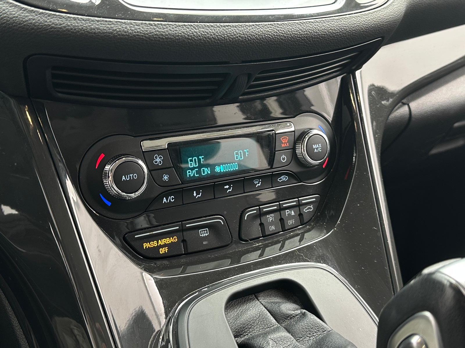 Thumbnail: 2015 Ford Escape - 3