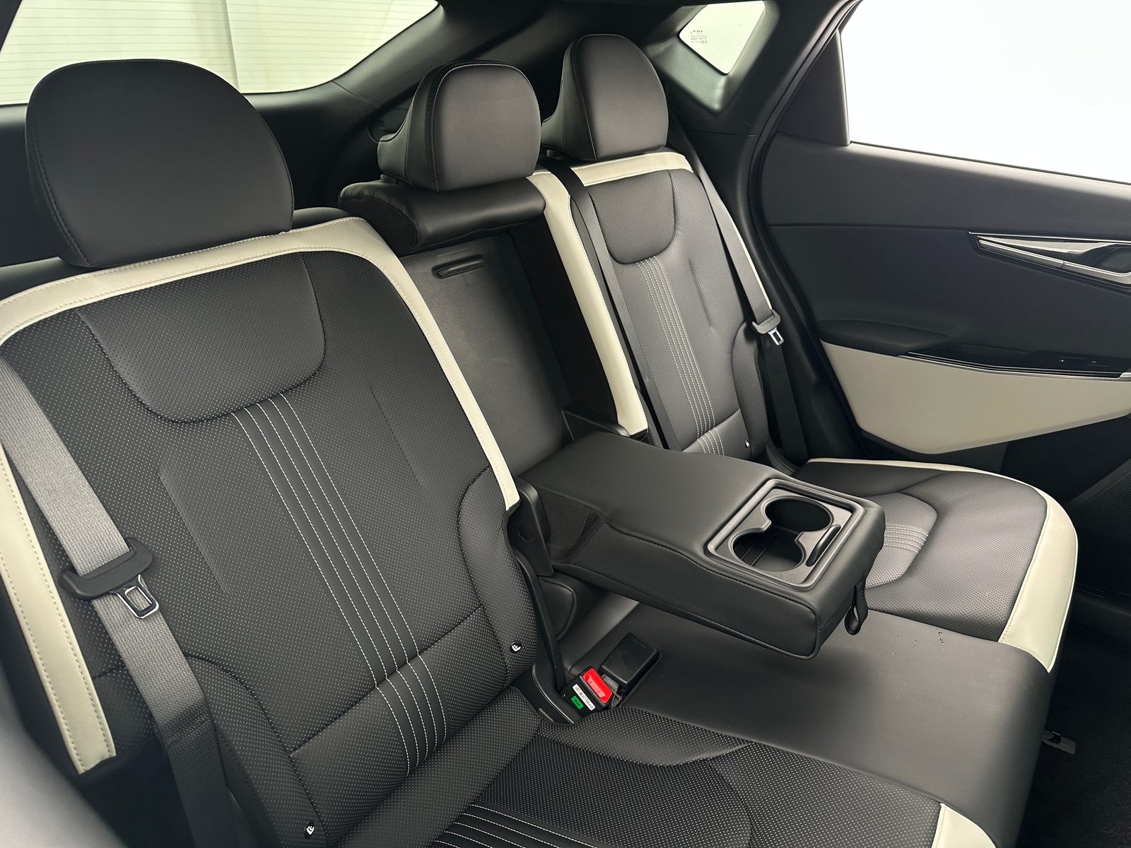 Thumbnail: 2022 Kia EV6 - 5