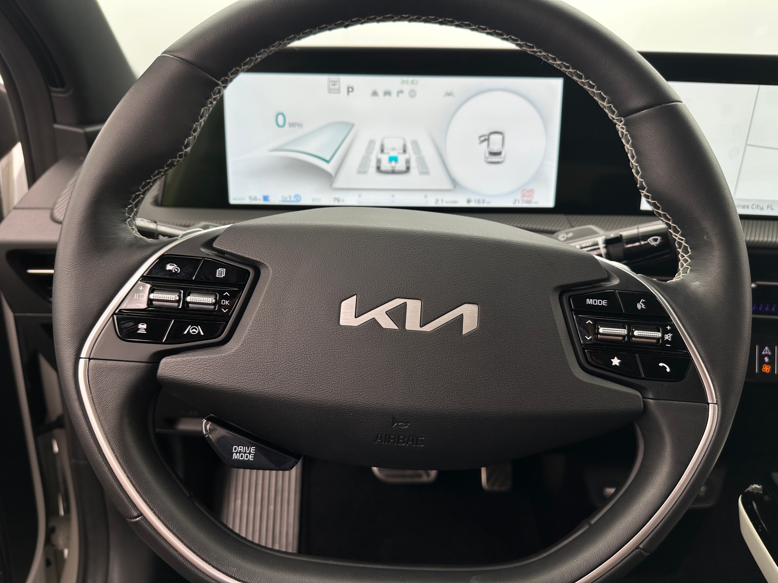 Thumbnail: 2022 Kia EV6 - 4