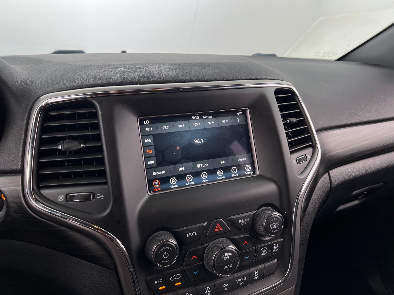 Thumbnail: 2021 Jeep Grand Cherokee - 4