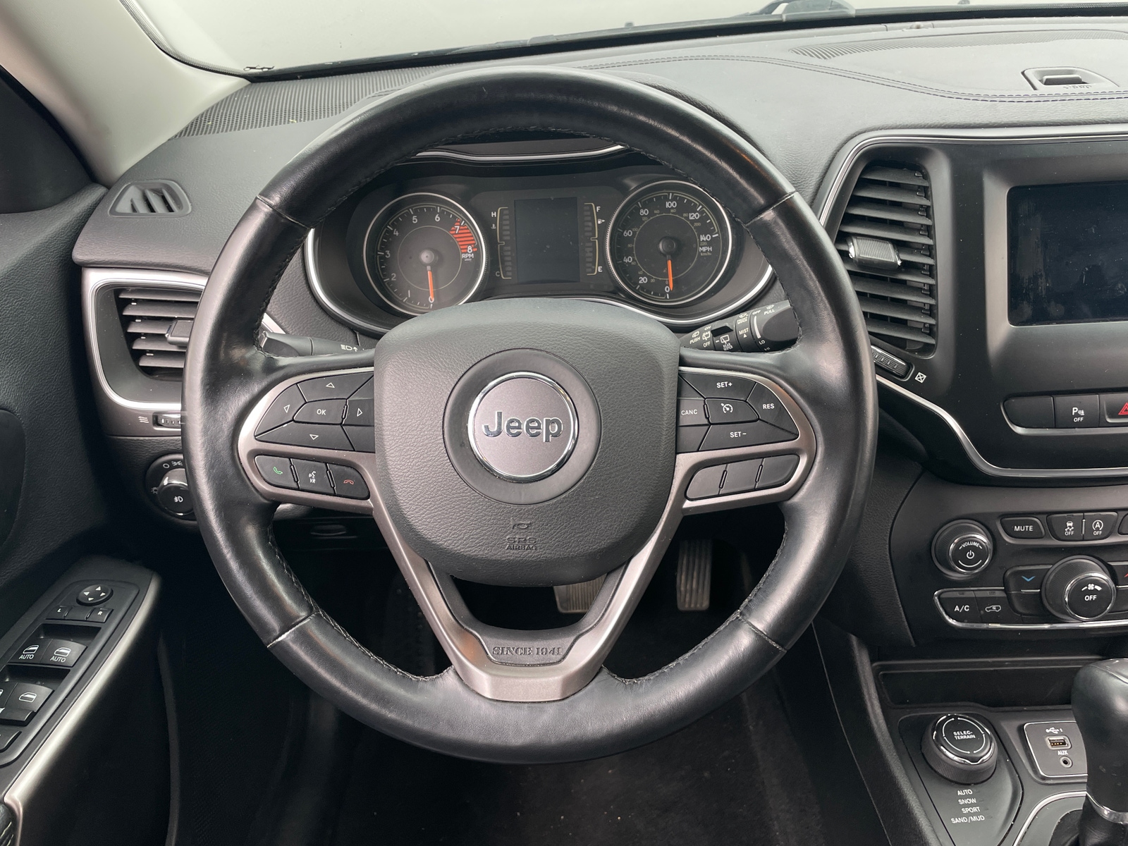Thumbnail: 2021 Jeep Cherokee - 4