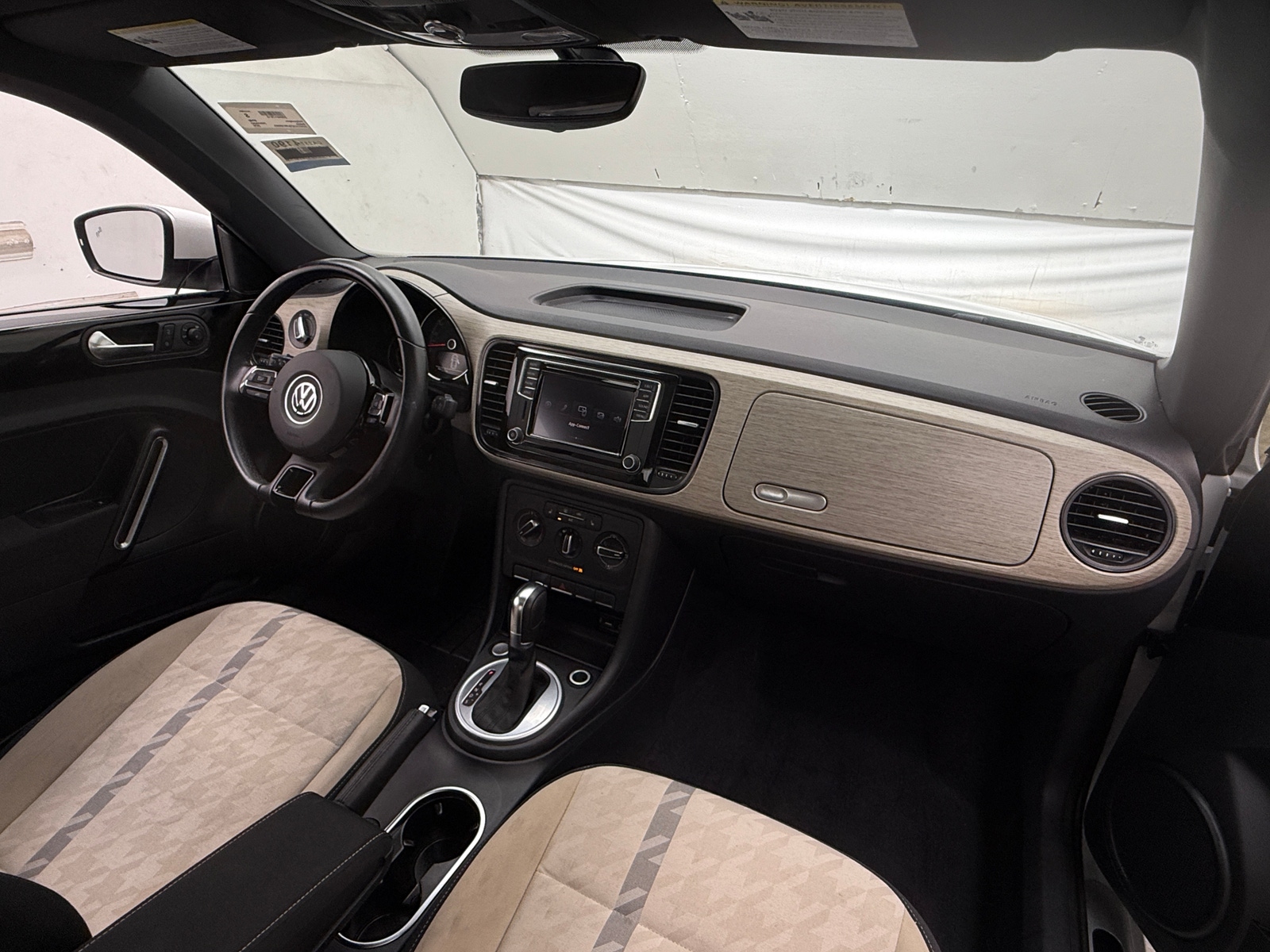 Thumbnail: 2018 Volkswagen Beetle - 3