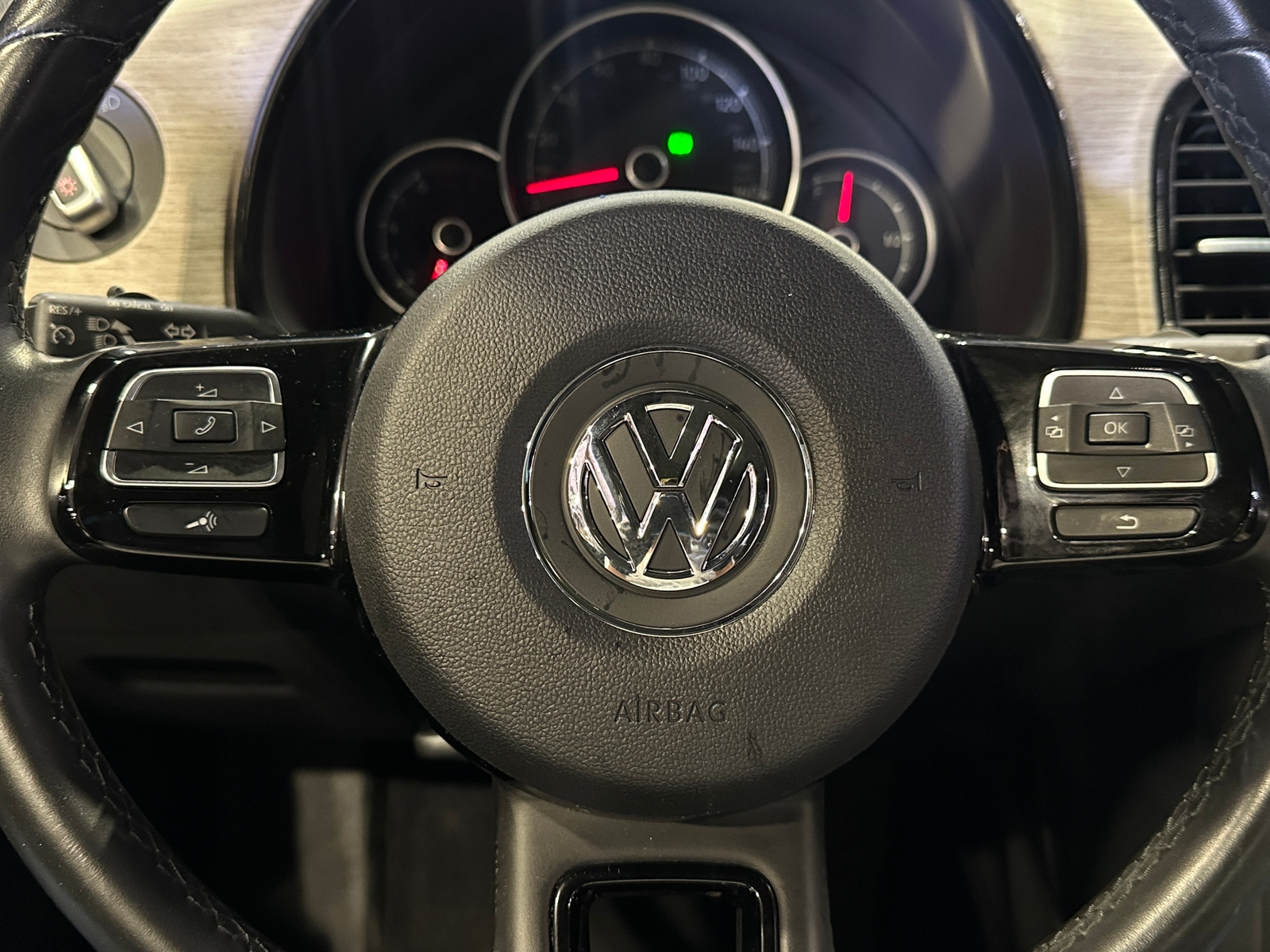 Thumbnail: 2018 Volkswagen Beetle - 5