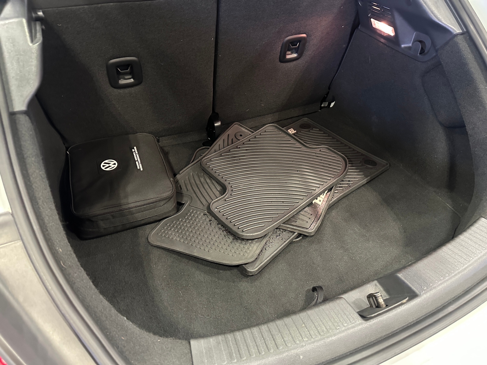 Thumbnail: 2018 Volkswagen Beetle - 7