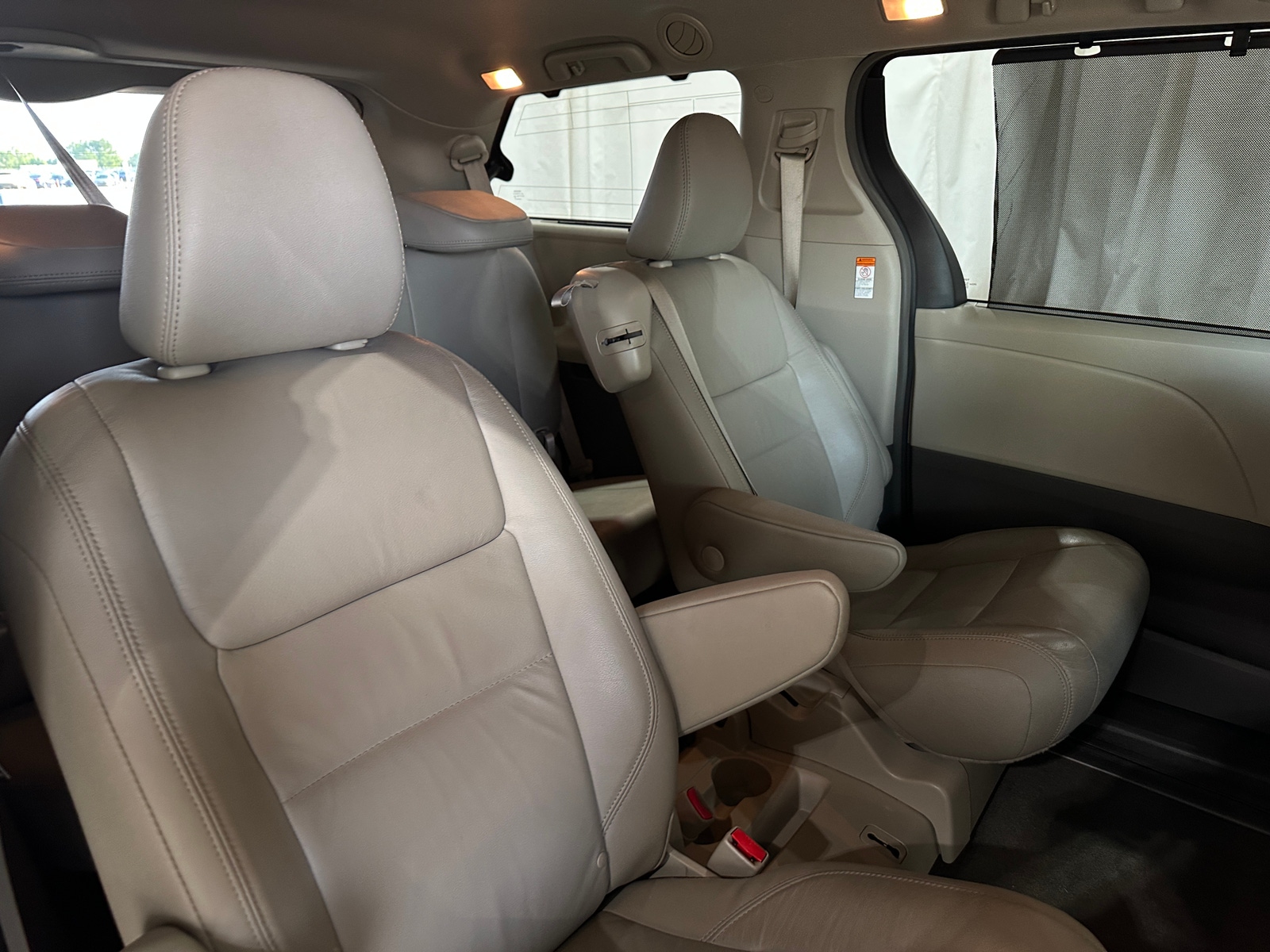 Thumbnail: 2019 Toyota Sienna - 5