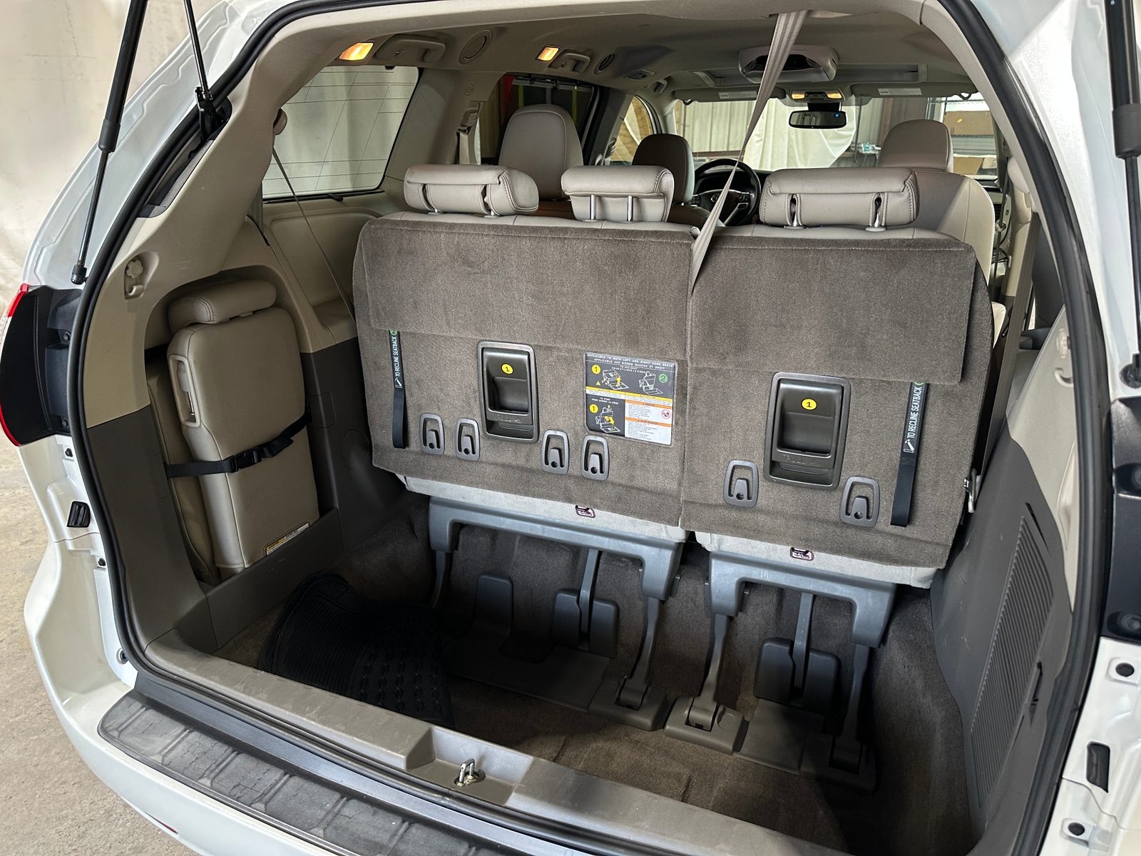Thumbnail: 2019 Toyota Sienna - 6