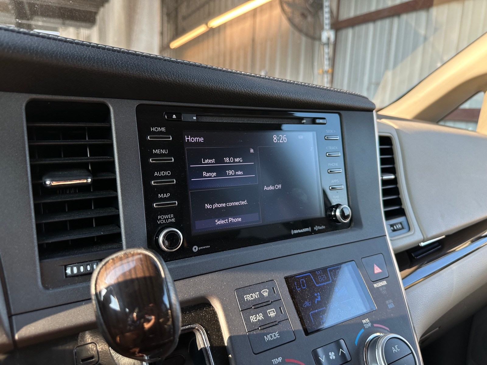 Thumbnail: 2019 Toyota Sienna - 3