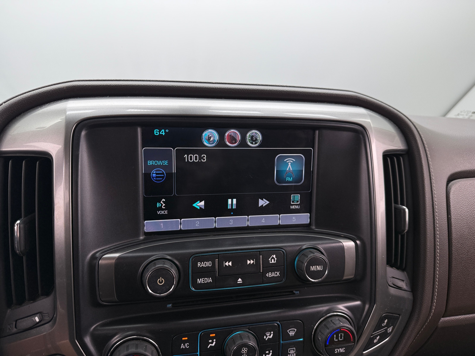 Thumbnail: 2015 Chevrolet Silverado 1500 - 3