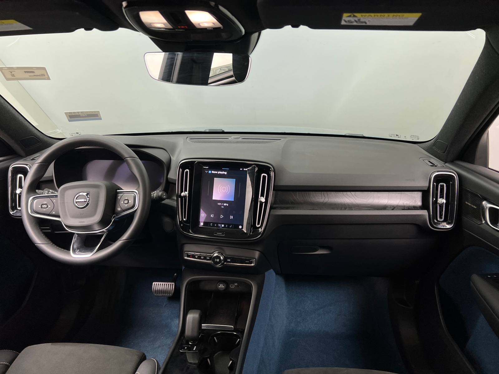 Thumbnail: 2023 Volvo XC40 - 3