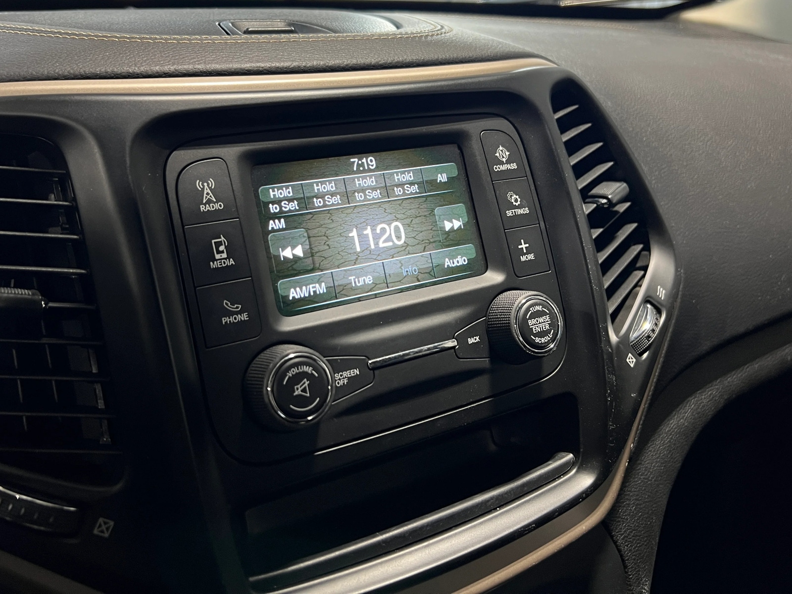 Thumbnail: 2018 Jeep Cherokee - 3