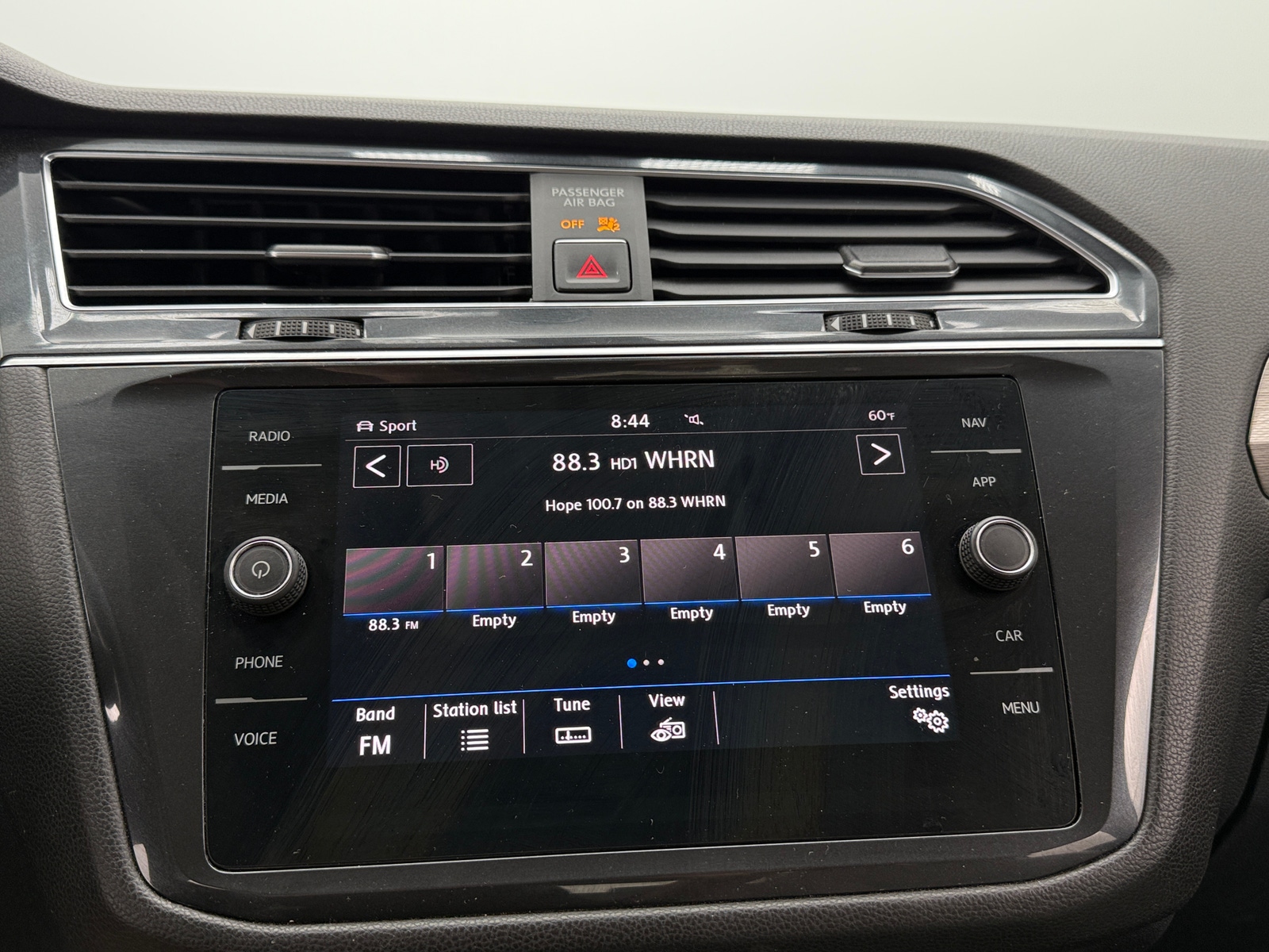 Thumbnail: 2018 Volkswagen Tiguan - 3
