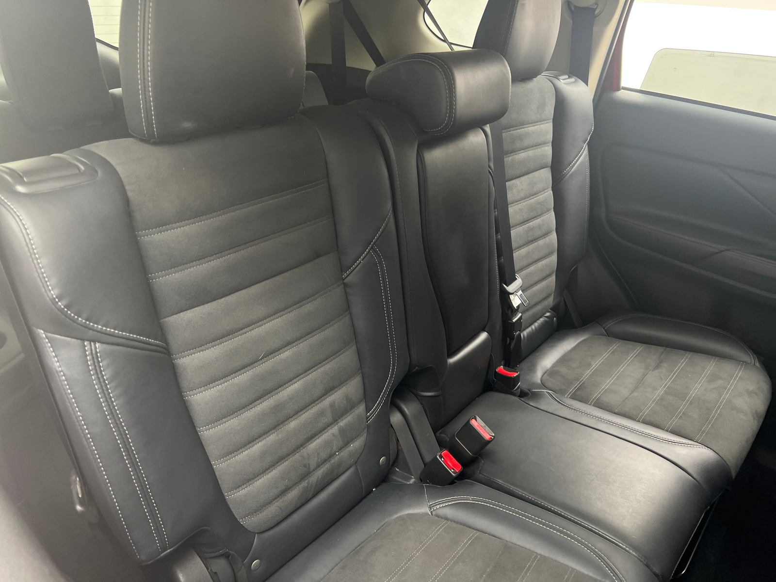 Thumbnail: 2020 Mitsubishi Outlander - 6