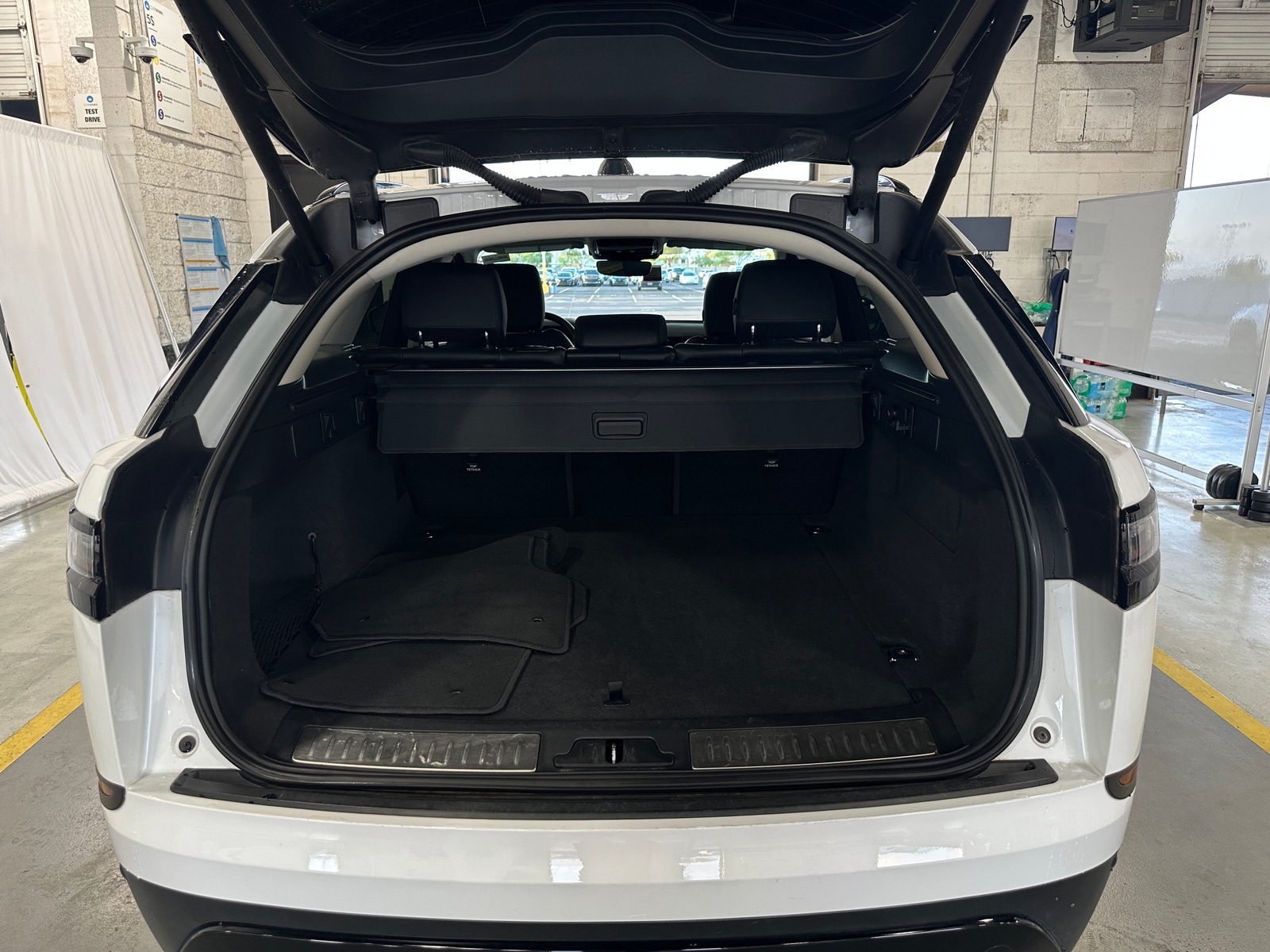 Thumbnail: 2024 Land Rover Range Rover Velar - 6
