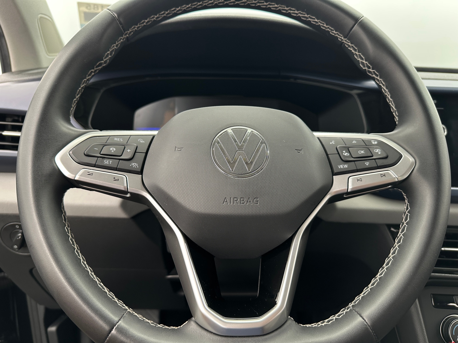 Thumbnail: 2022 Volkswagen Taos - 4