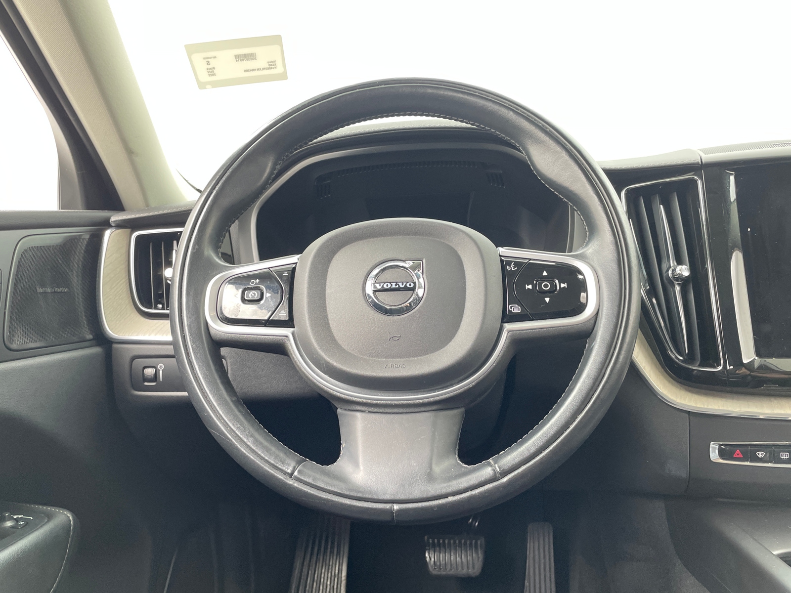 Thumbnail: 2022 Volvo XC60 - 4