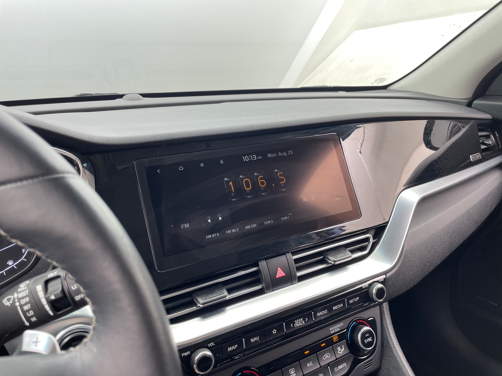 Thumbnail: 2022 Kia Niro - 3