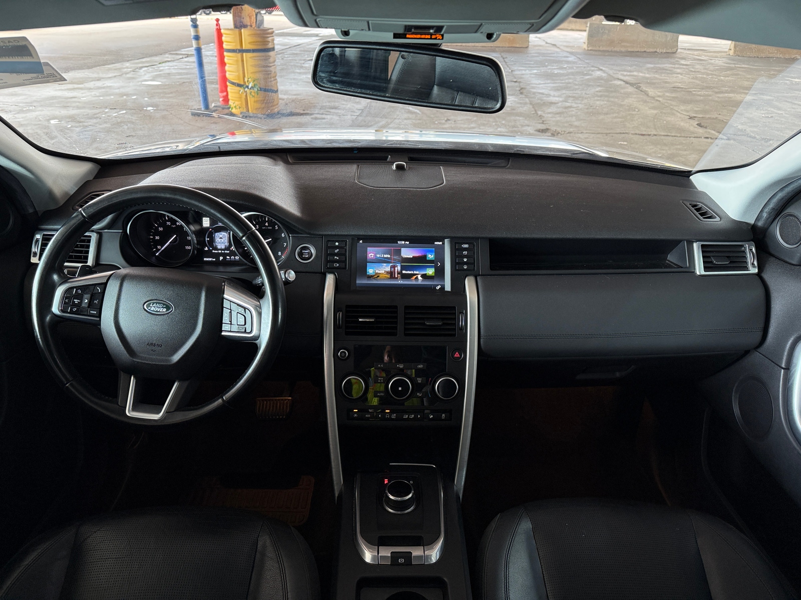 Thumbnail: 2017 Land Rover Discovery Sport - 2