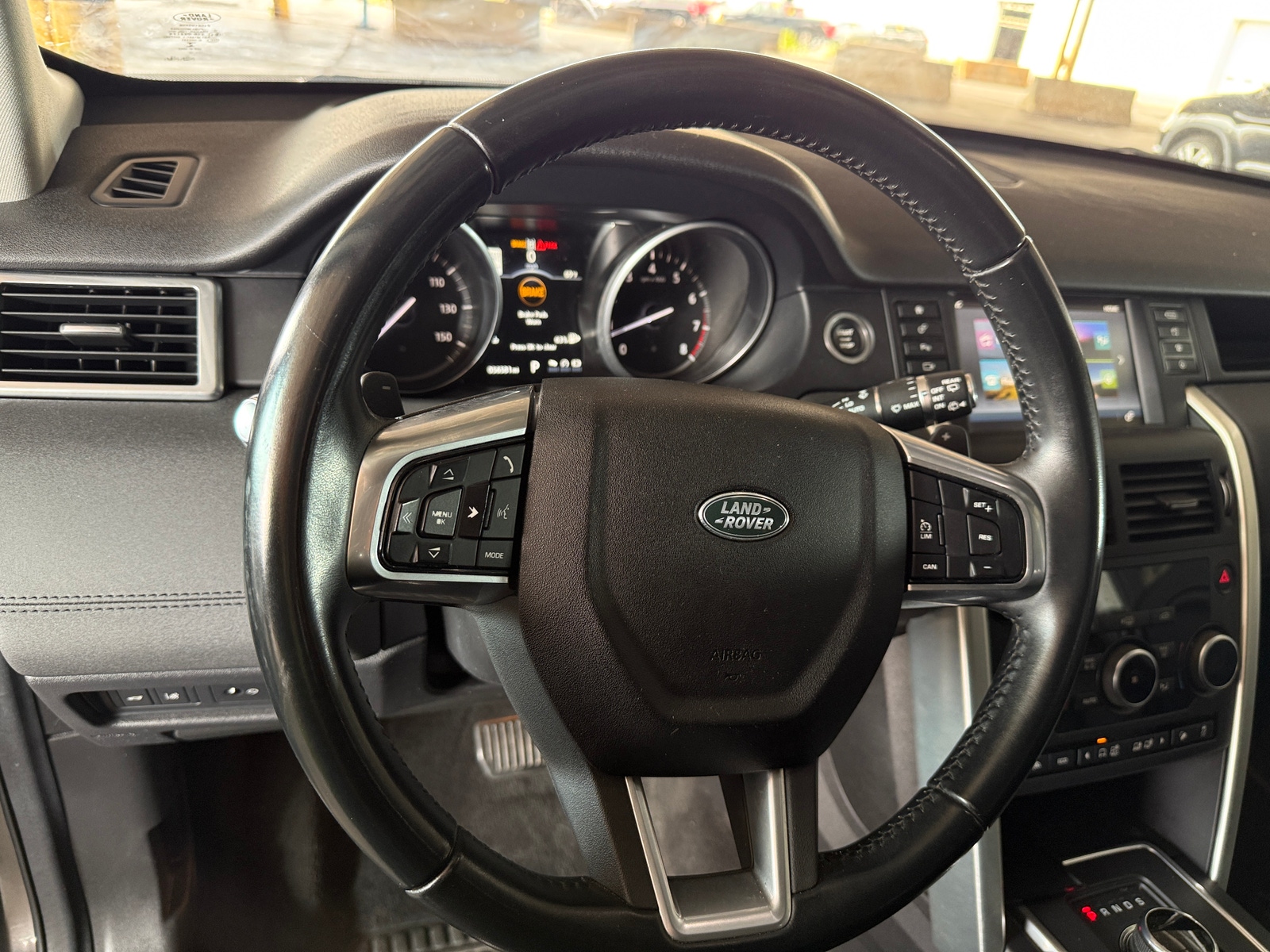 Thumbnail: 2017 Land Rover Discovery Sport - 4