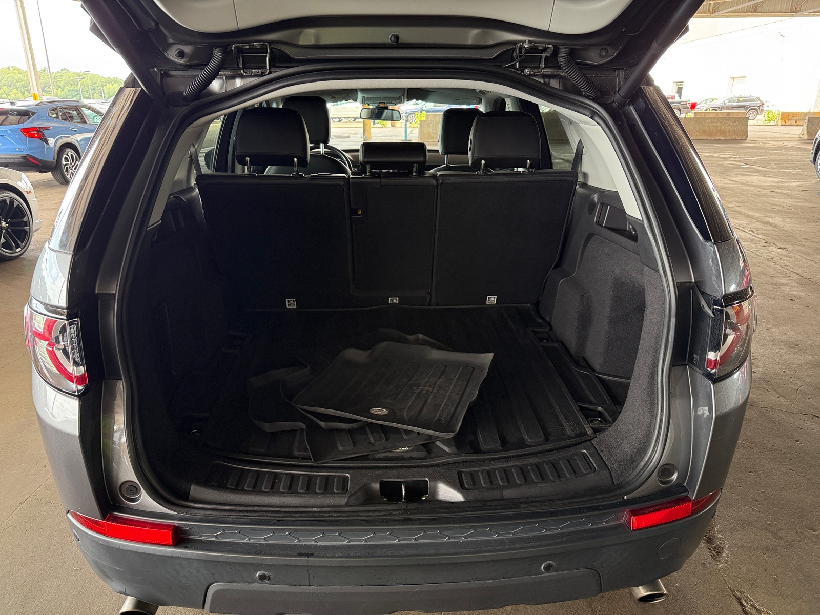 Thumbnail: 2017 Land Rover Discovery Sport - 6