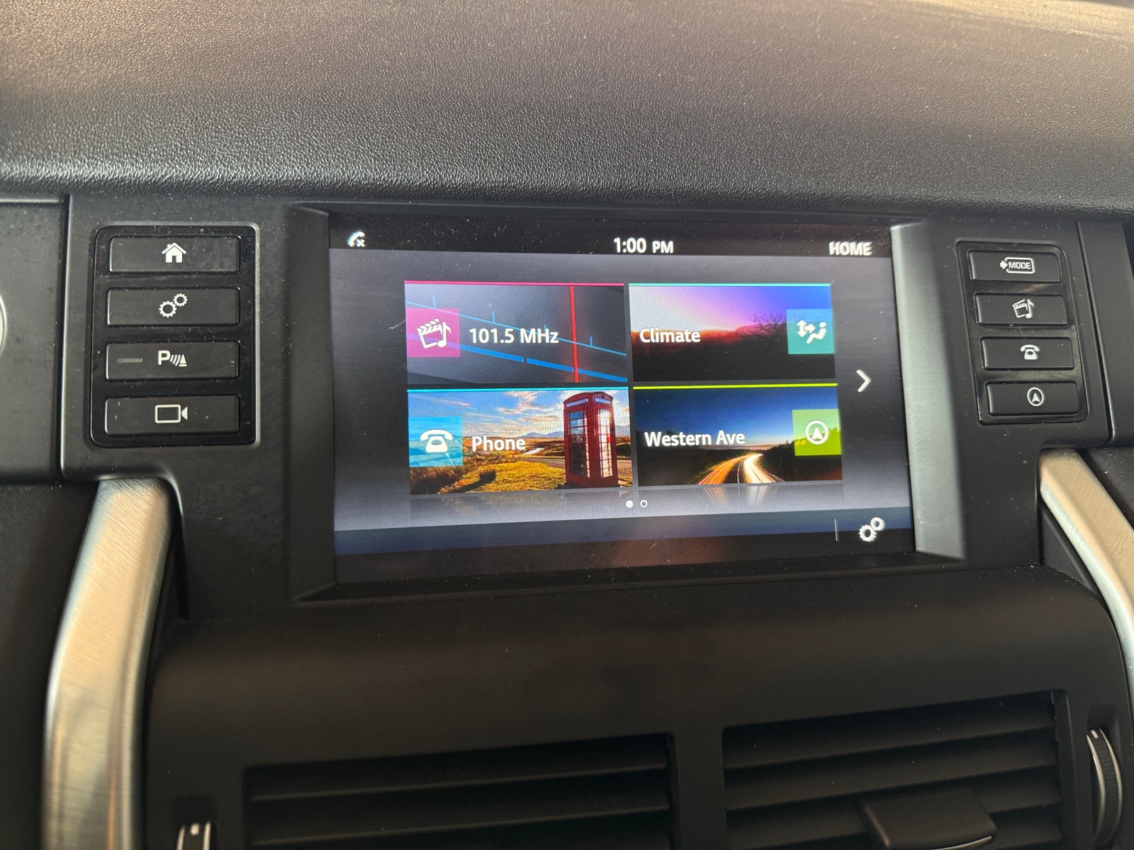 Thumbnail: 2017 Land Rover Discovery Sport - 3