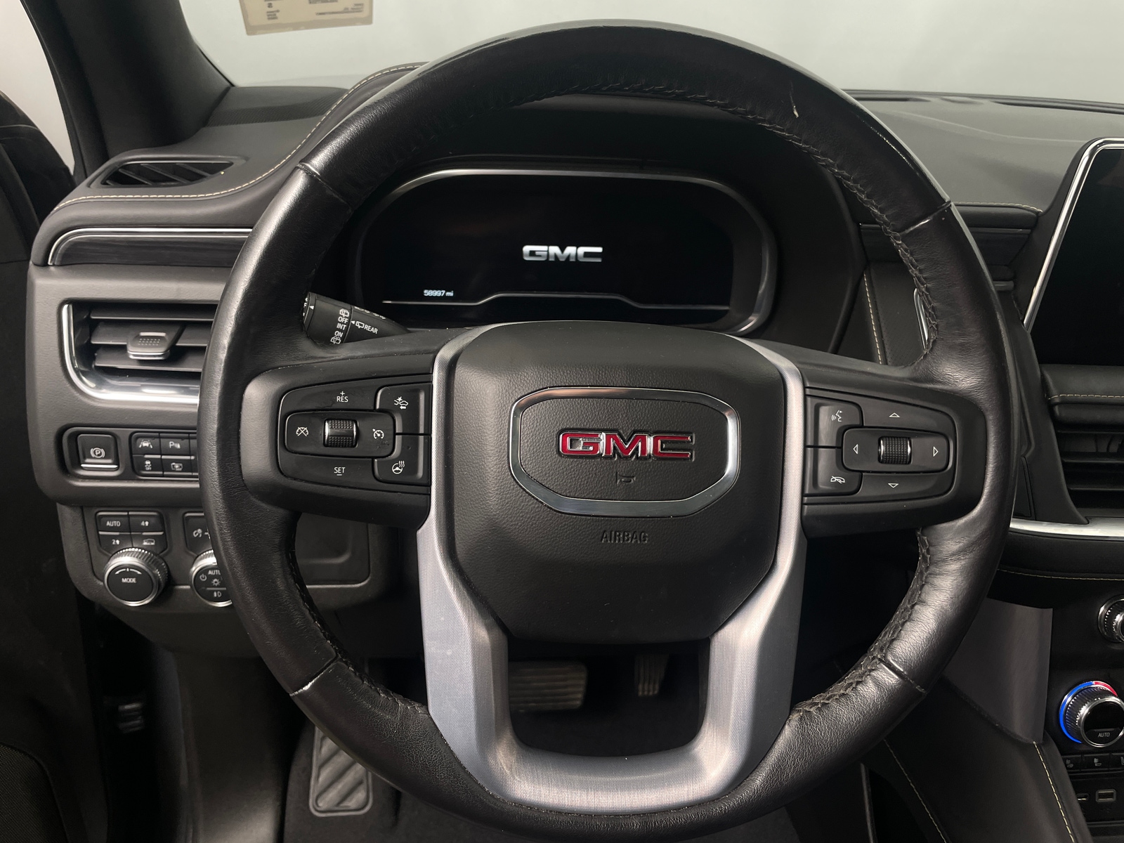Thumbnail: 2022 GMC Yukon XL - 4