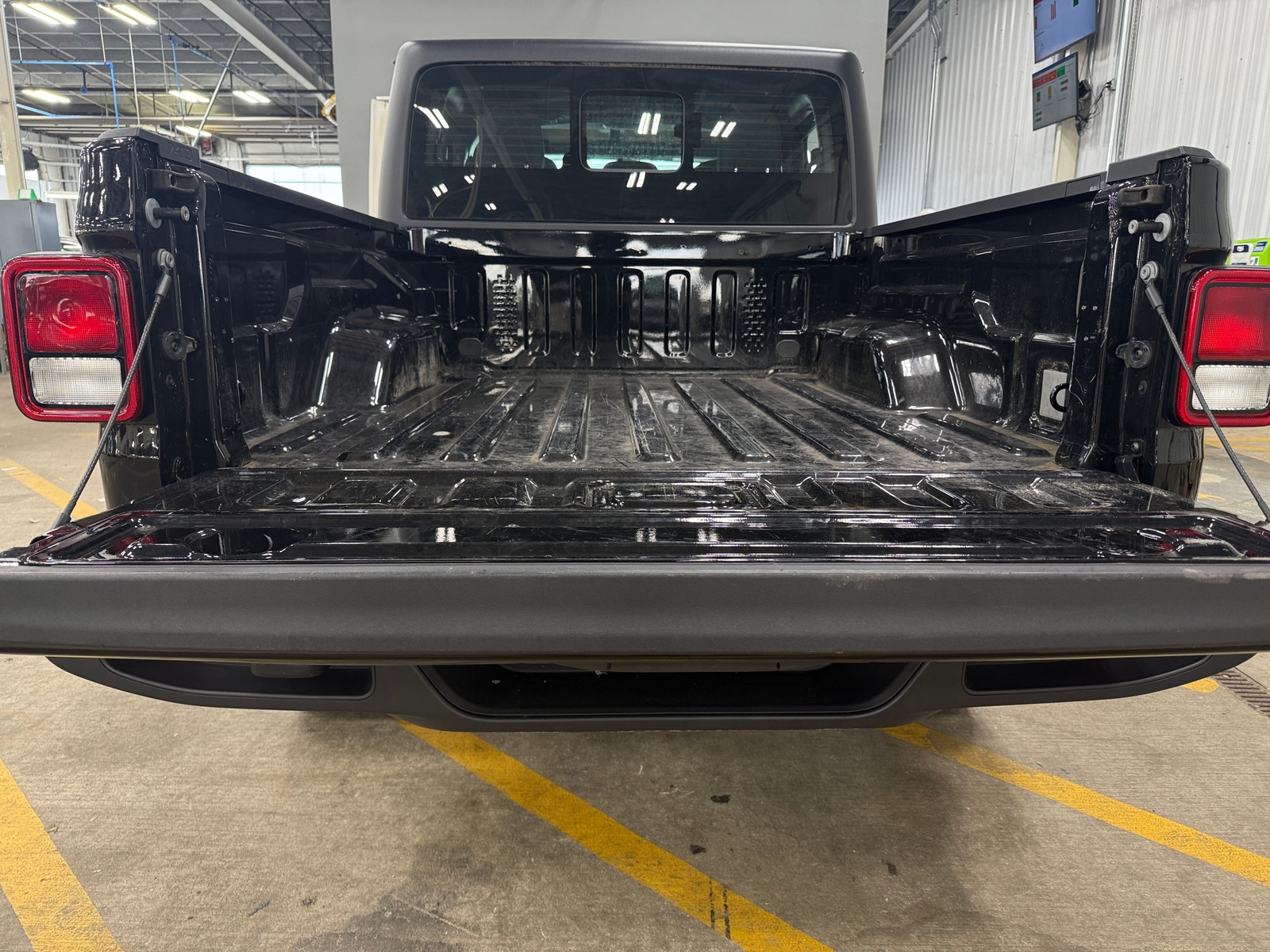 Thumbnail: 2022 Jeep Gladiator - 7