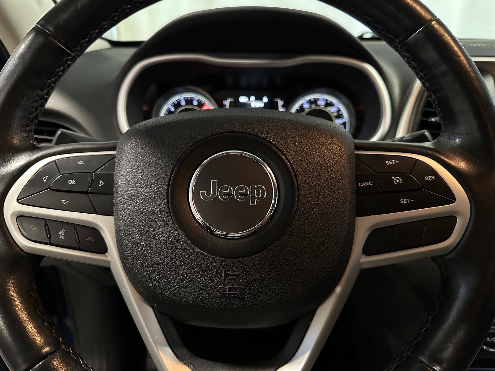 Thumbnail: 2018 Jeep Cherokee - 5