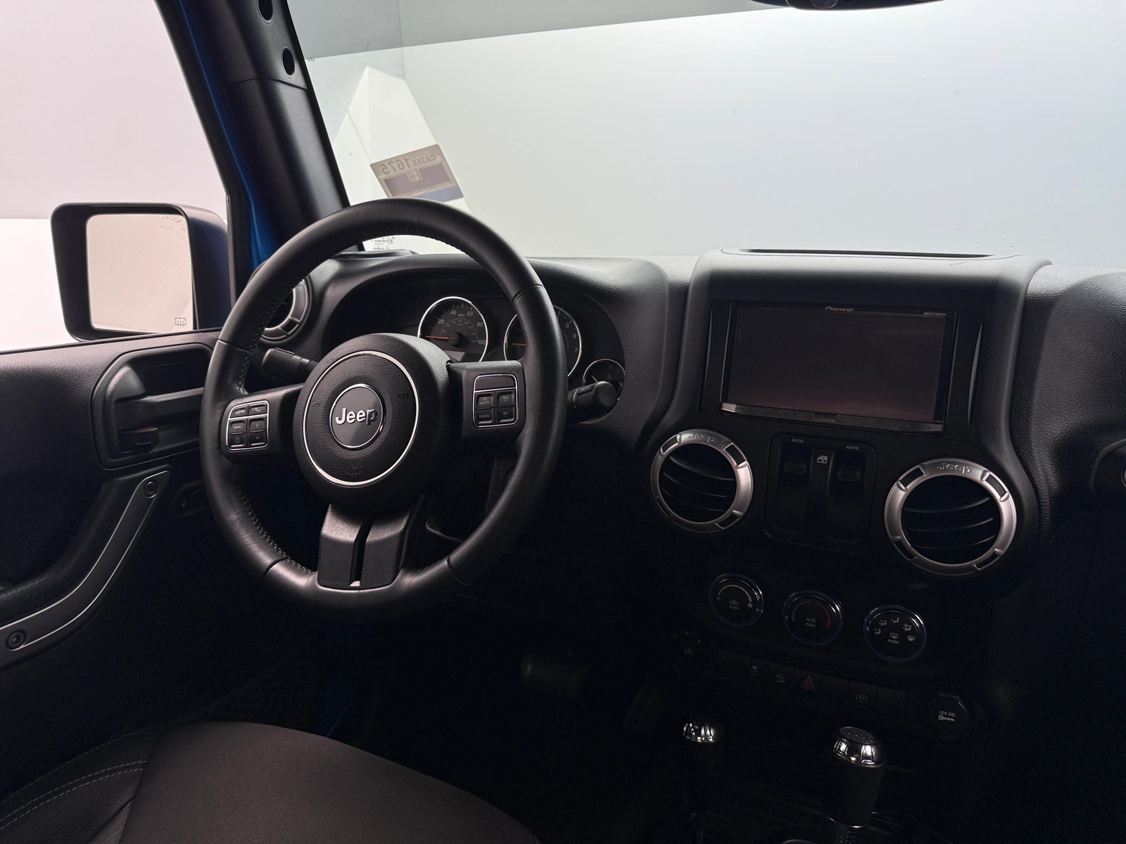 Thumbnail: 2016 Jeep Wrangler - 3