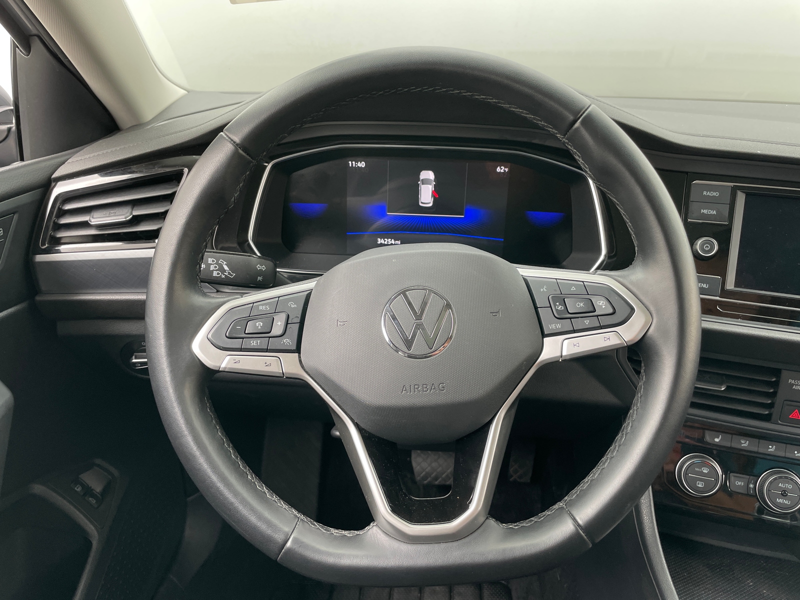 Thumbnail: 2023 Volkswagen Jetta - 4