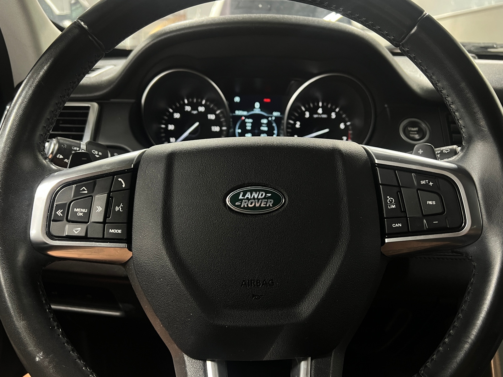 Thumbnail: 2019 Land Rover Discovery Sport - 4