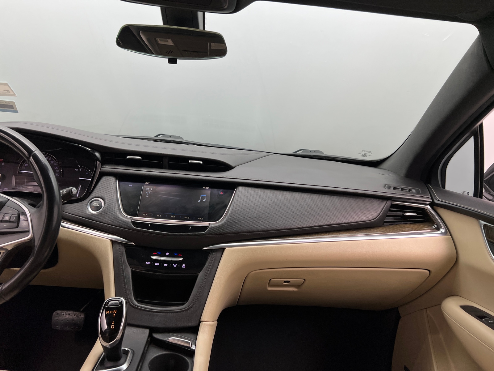 Thumbnail: 2017 Cadillac XT5 - 2