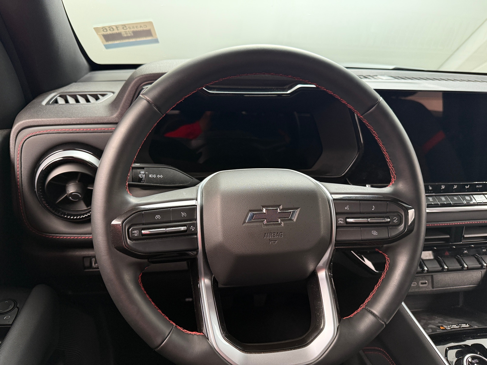 Thumbnail: 2024 Chevrolet Colorado - 5