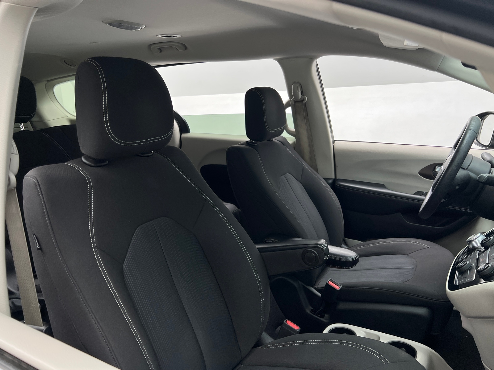 Thumbnail: 2021 Chrysler Voyager - 2