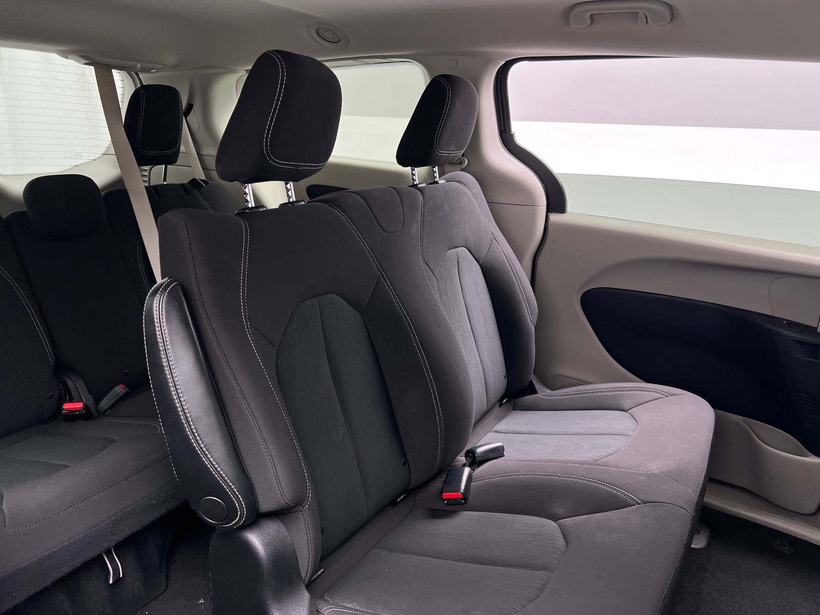 Thumbnail: 2021 Chrysler Voyager - 6