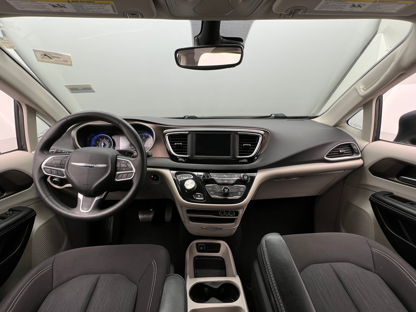 Thumbnail: 2021 Chrysler Voyager - 3