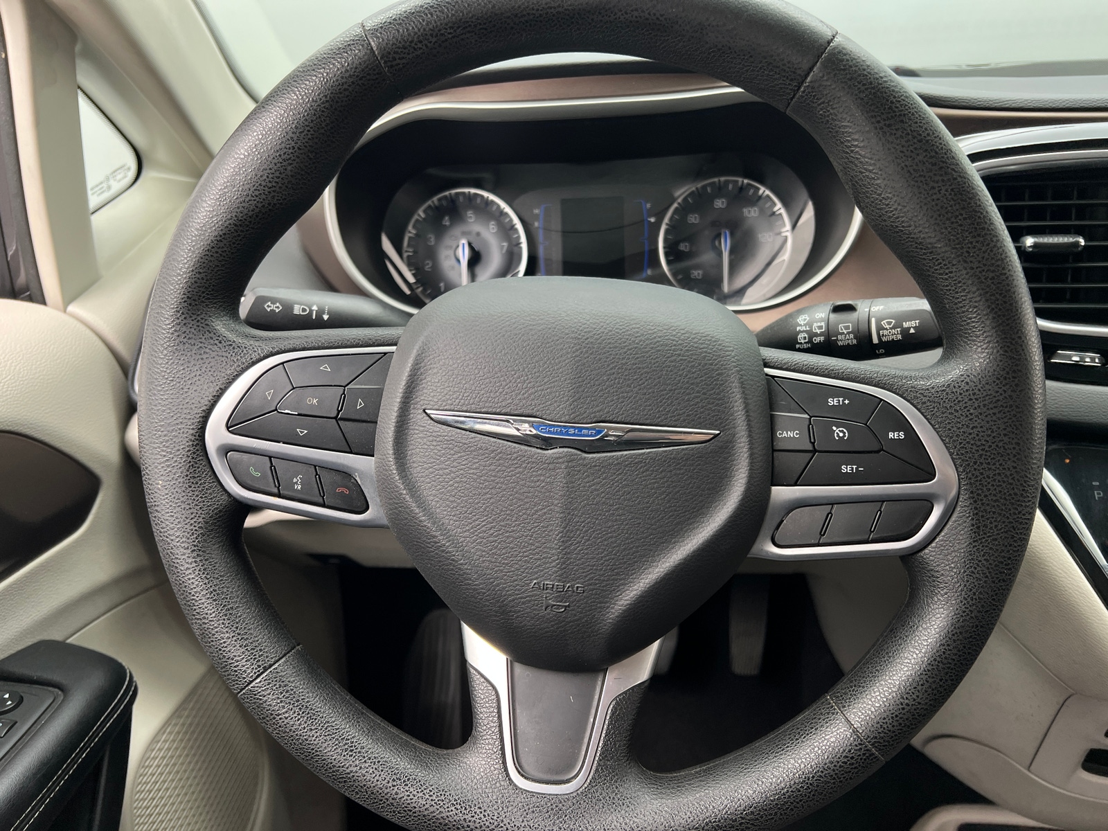 Thumbnail: 2021 Chrysler Voyager - 5