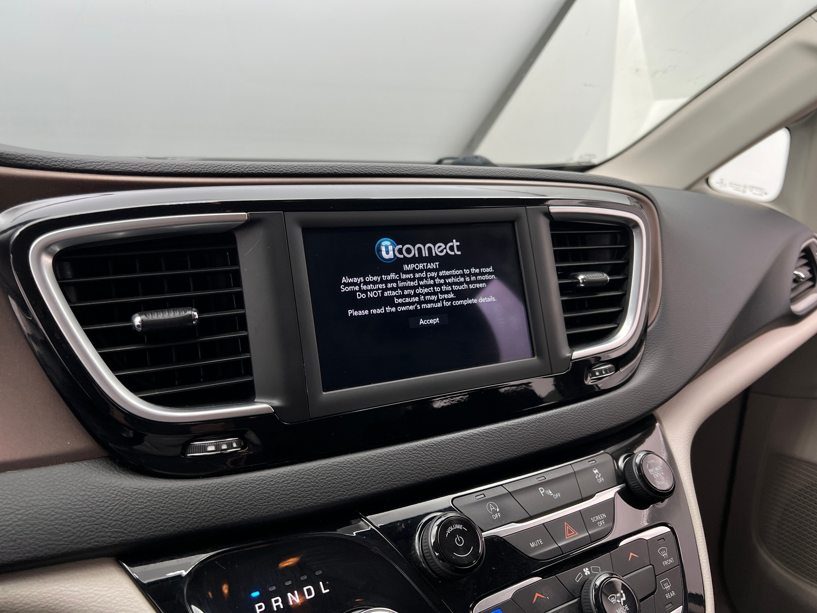 Thumbnail: 2021 Chrysler Voyager - 4