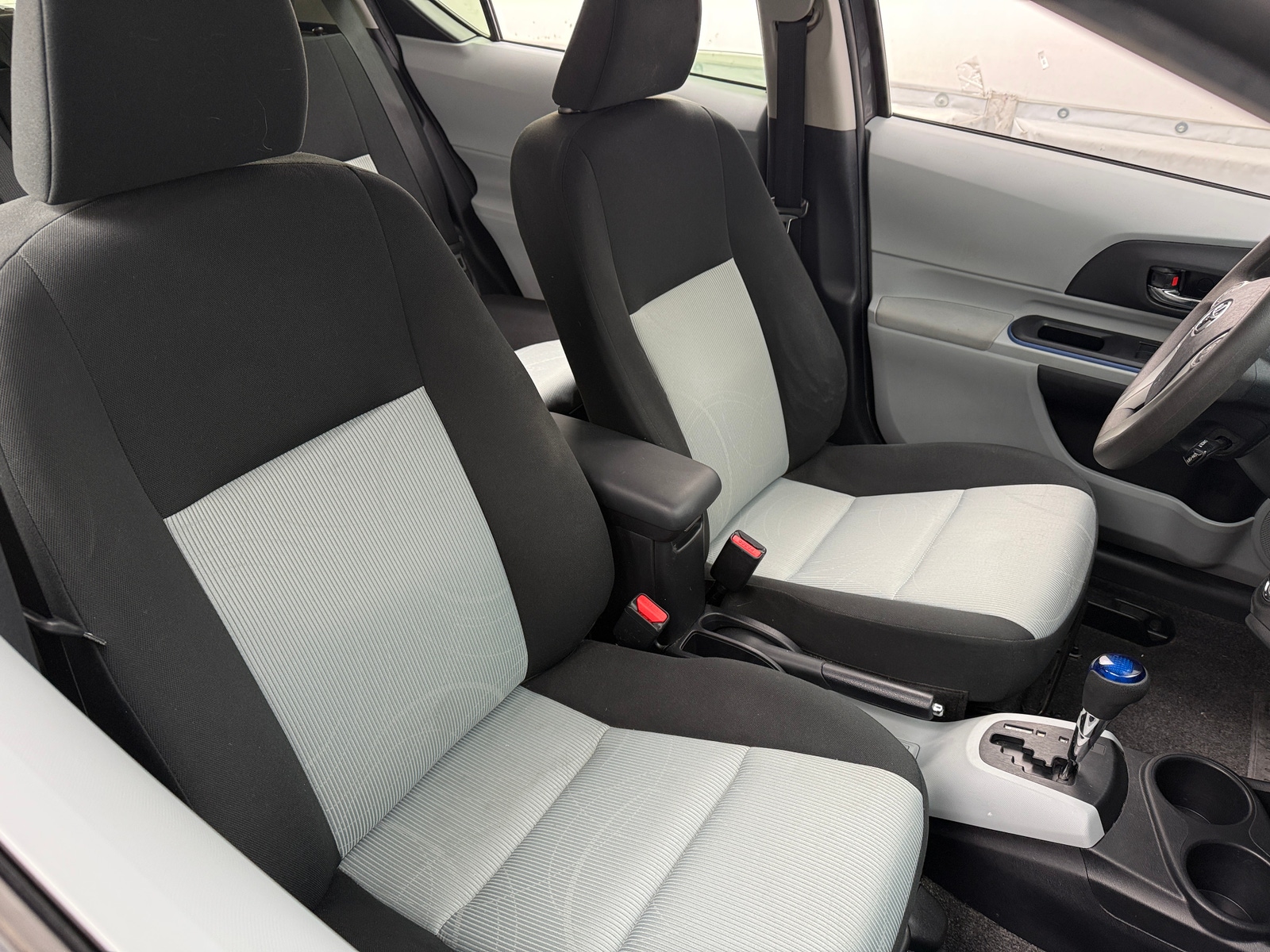 Thumbnail: 2013 Toyota Prius c - 2