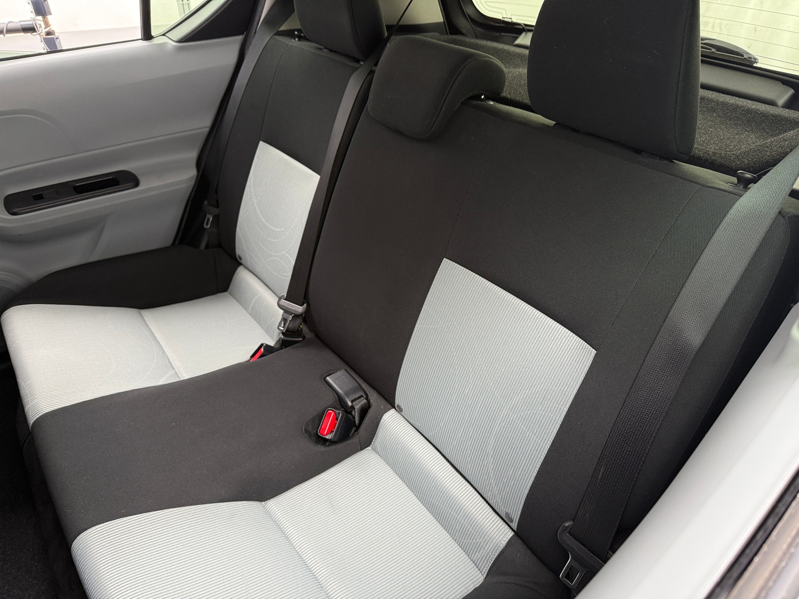 Thumbnail: 2013 Toyota Prius c - 6